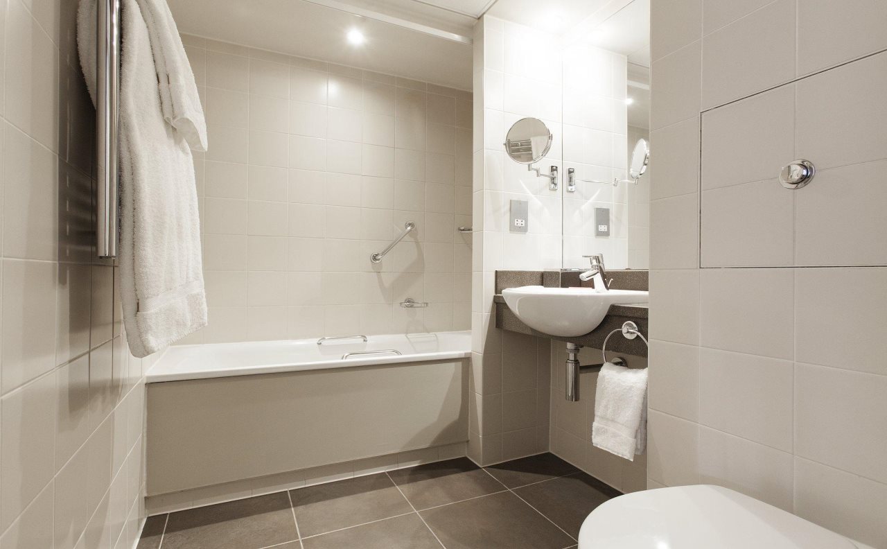 Village Hotel - Reading 15