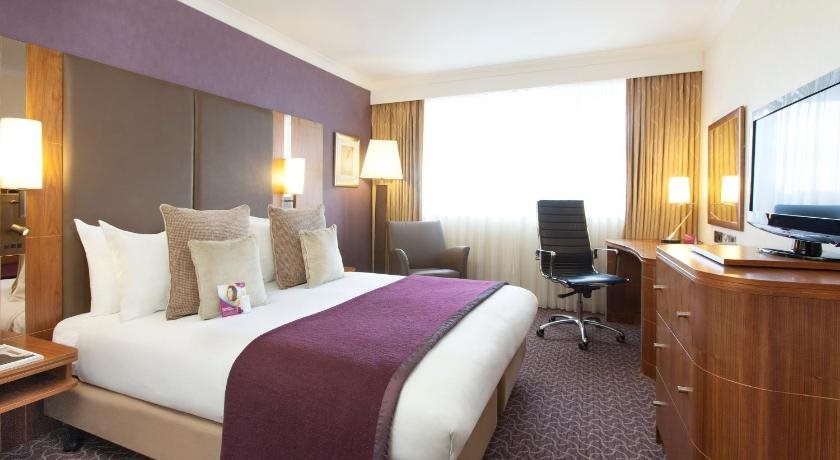Village Hotel - Reading 2