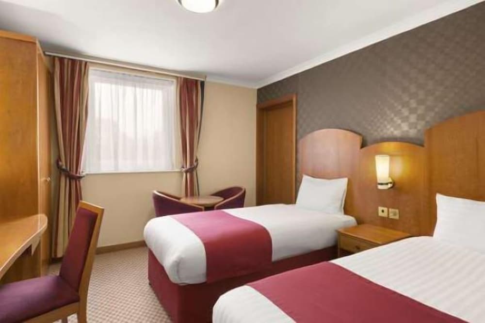 Savera Hotel South Ruislip 8