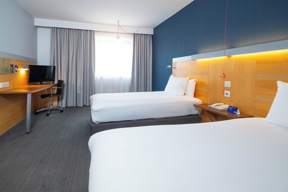 Holiday Inn Express Stevenage 10