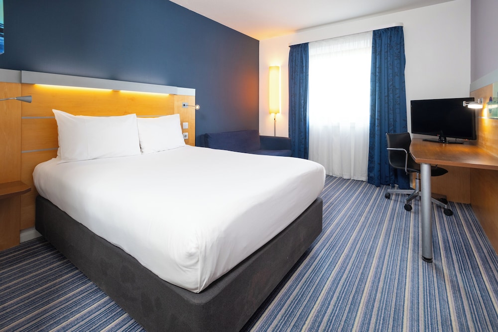 Holiday Inn Express Stevenage 13