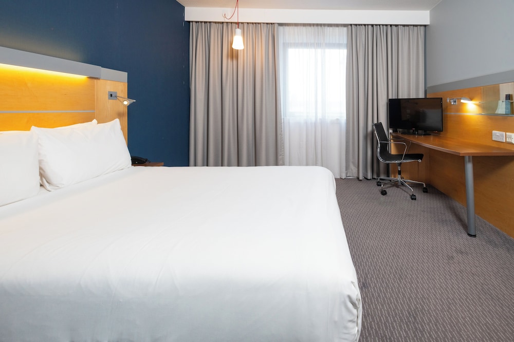 Holiday Inn Express Stevenage 9