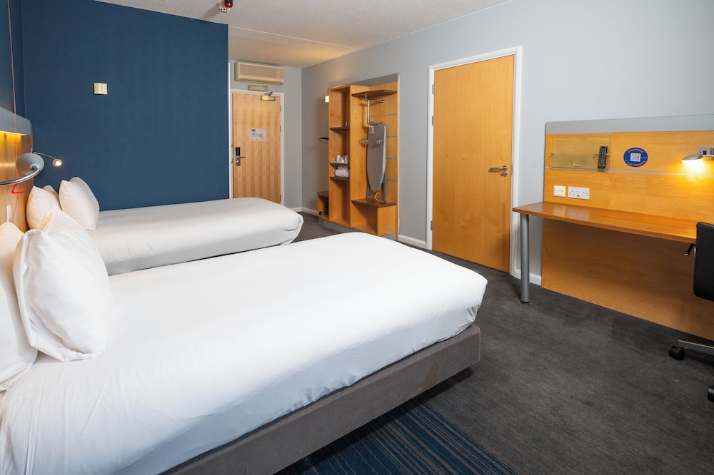 Holiday Inn Express Stevenage 11