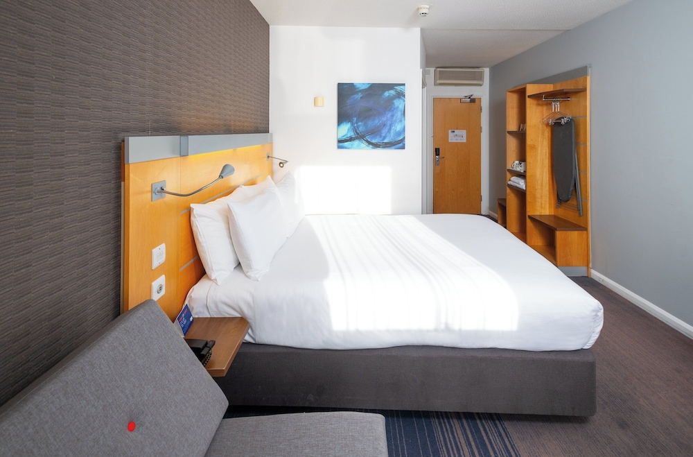 Holiday Inn Express Stevenage 22
