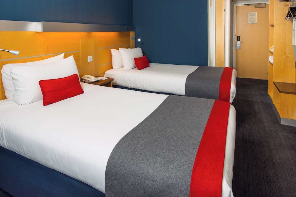 Holiday Inn Express Stevenage 6