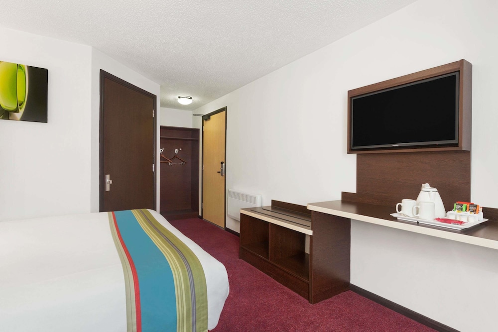 Ramada by Wyndham South Mimms M25 11