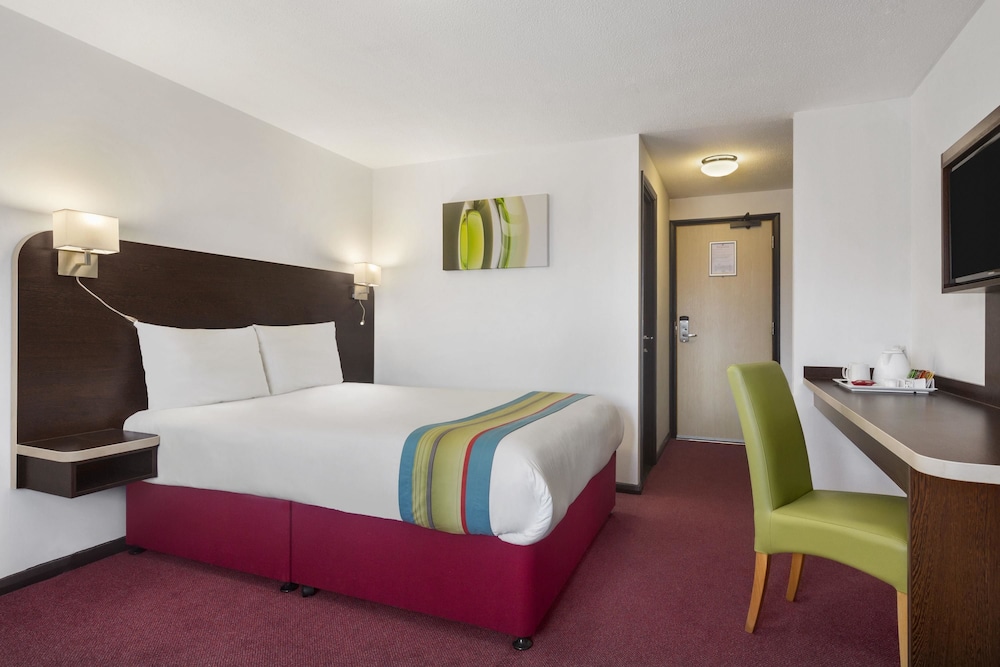 Ramada by Wyndham South Mimms M25 10