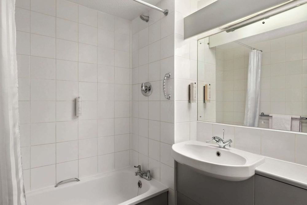 Ramada by Wyndham South Mimms M25 16