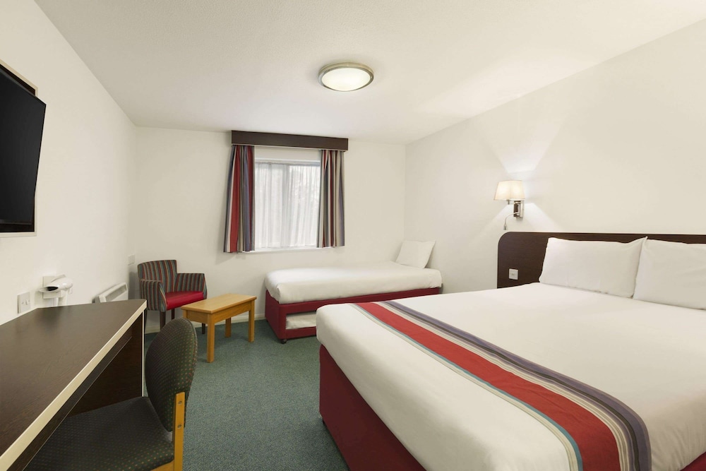 Ramada by Wyndham South Mimms M25 13