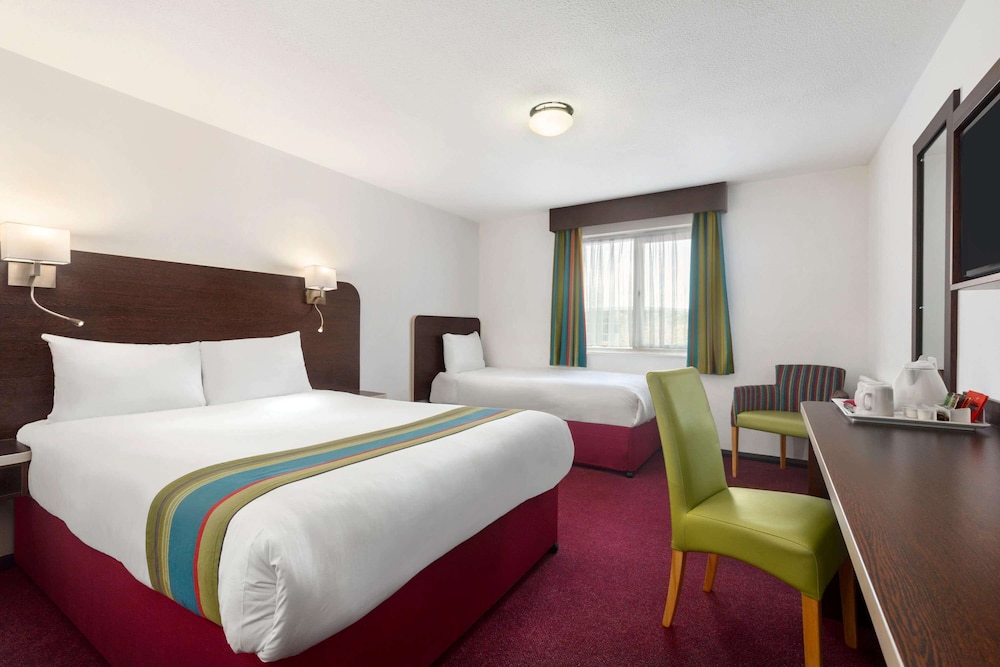 Ramada by Wyndham South Mimms M25 12
