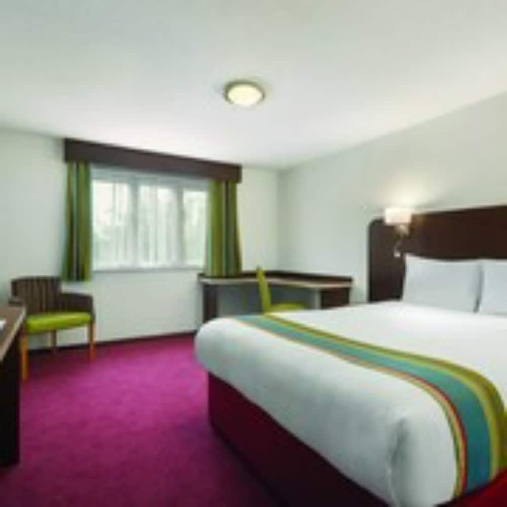 Ramada by Wyndham South Mimms M25 15