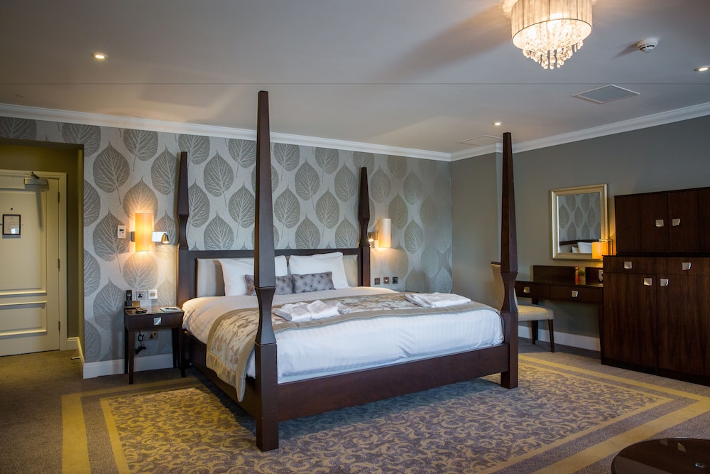 Oakley Hall Hotel 8