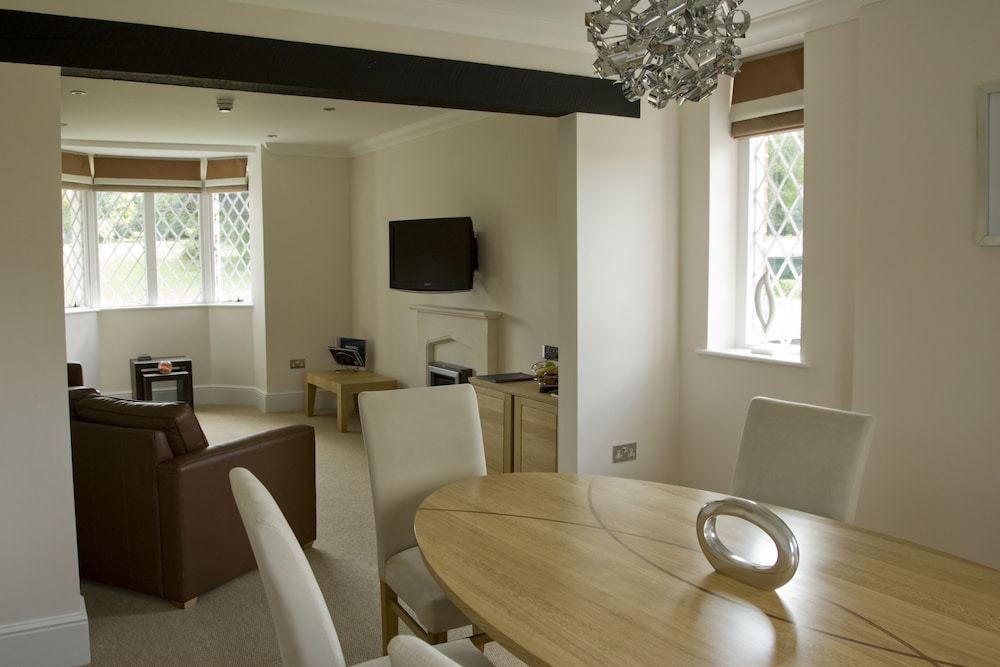 Oakley Hall Hotel 4