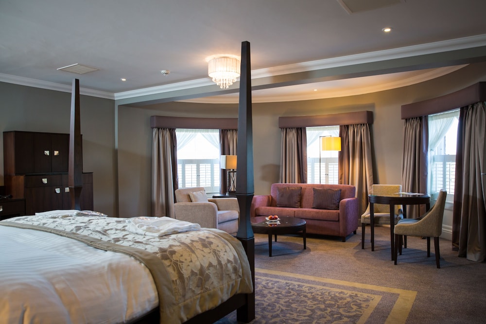 Oakley Hall Hotel 9