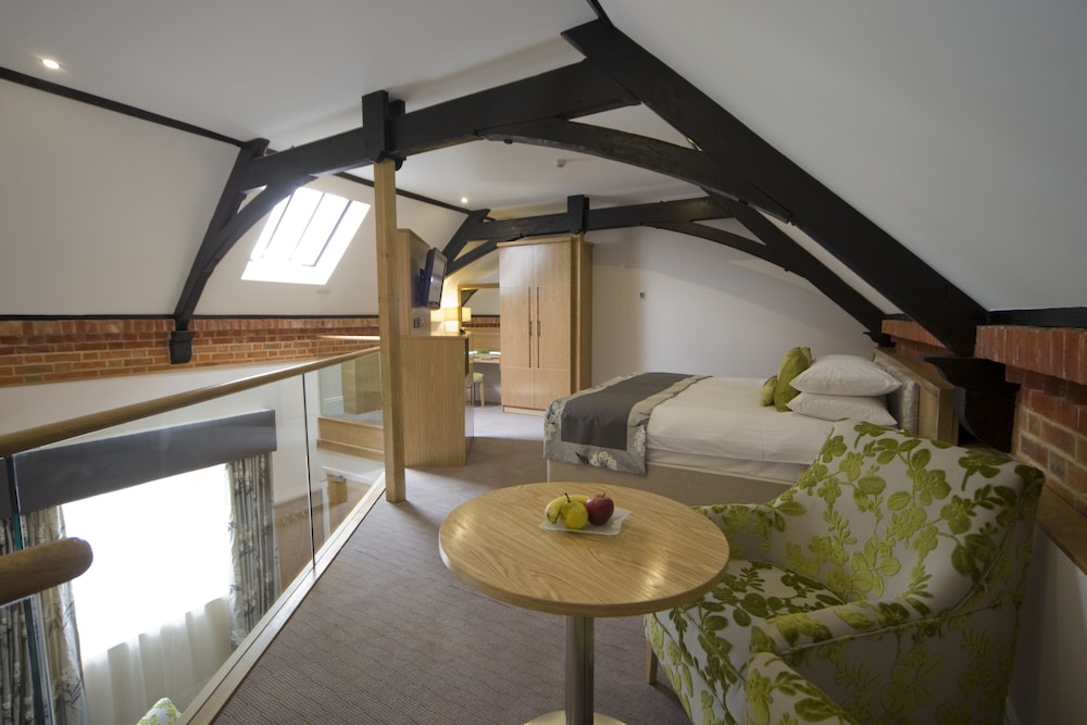 Oakley Hall Hotel 5