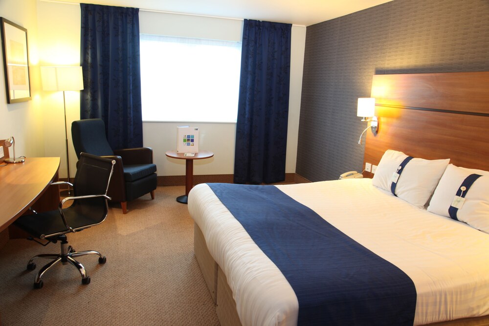 Holiday Inn Express Braintree 9