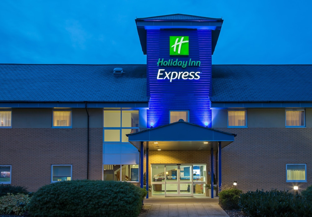 Holiday Inn Express Braintree 1