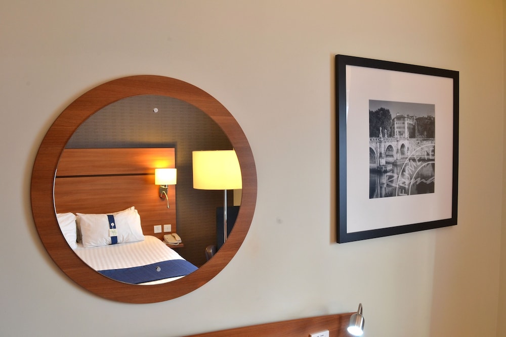 Holiday Inn Express Braintree 10