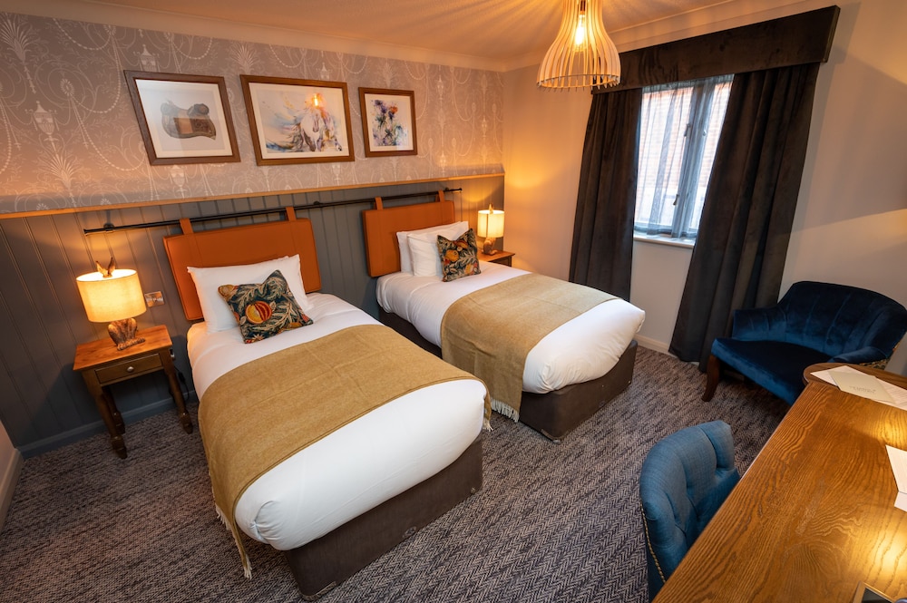 The Ely Hotel 8