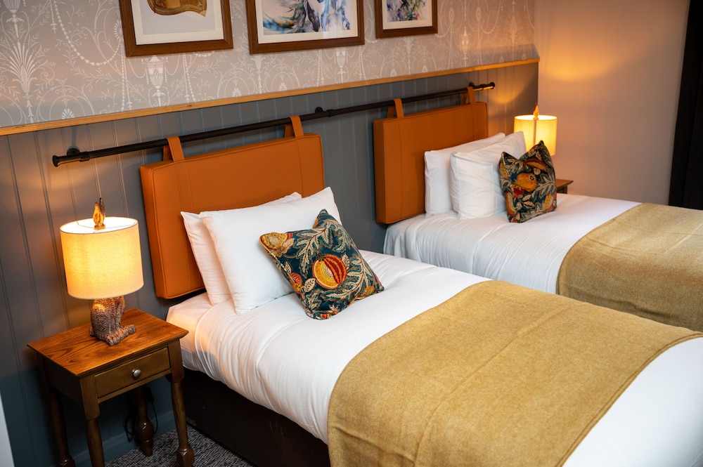 The Ely Hotel 5