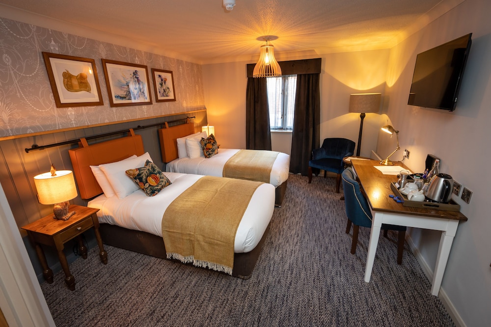 The Ely Hotel 9