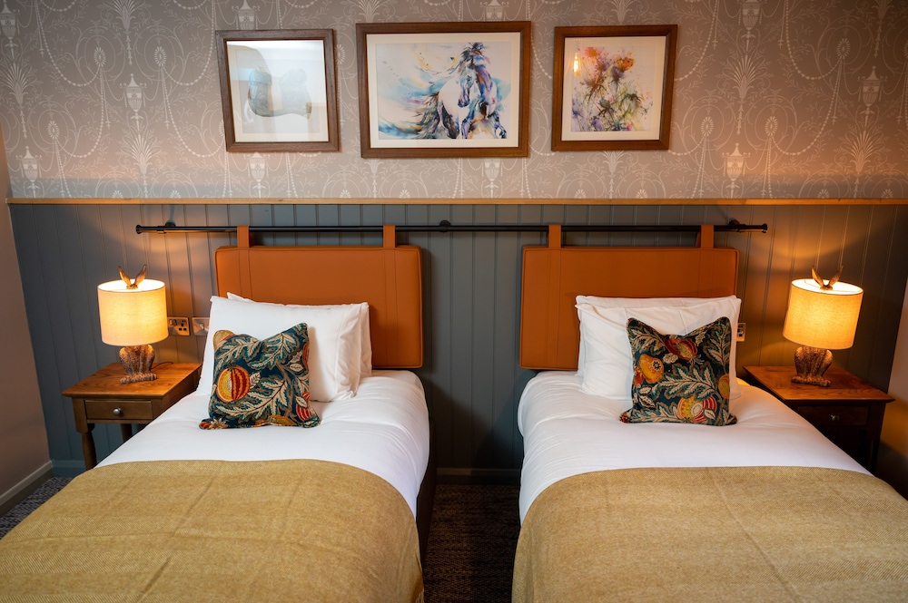 The Ely Hotel 6