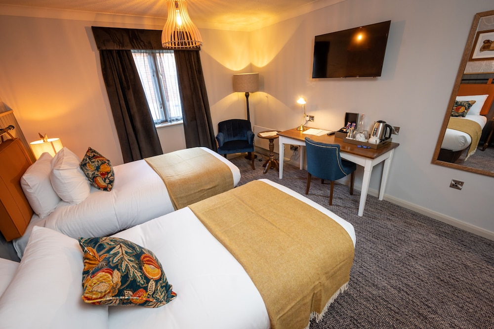 The Ely Hotel 10
