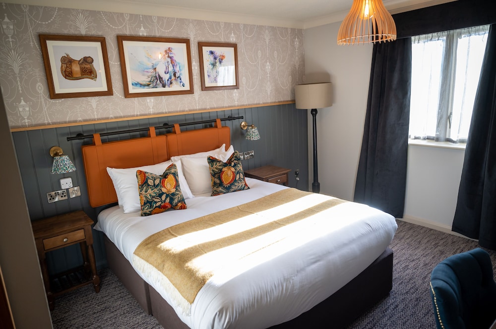 The Ely Hotel 4