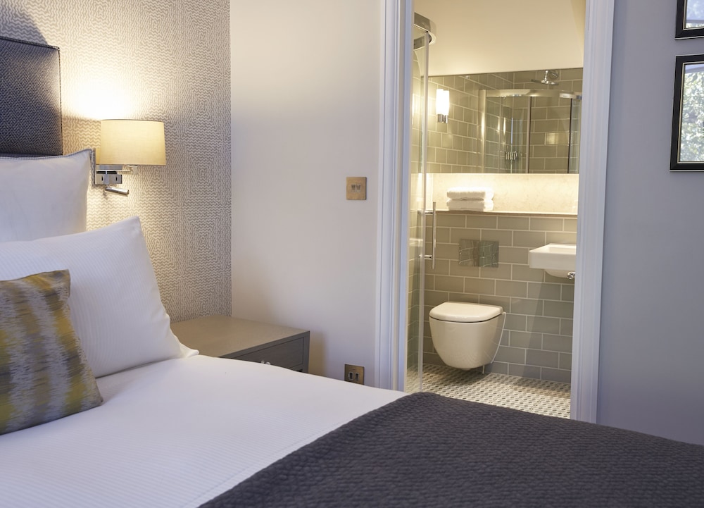 54 Queen’s Gate Hotel 16