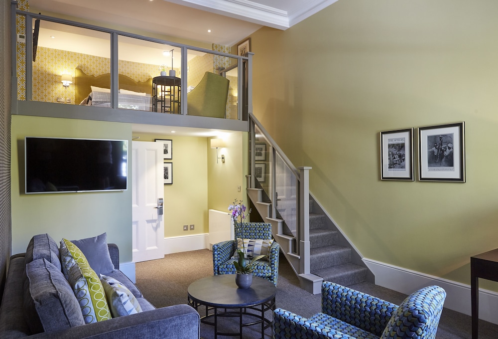 54 Queen’s Gate Hotel 13