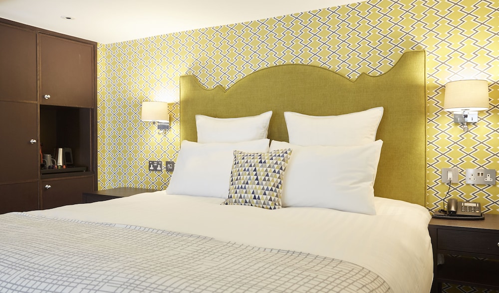 54 Queen’s Gate Hotel 12