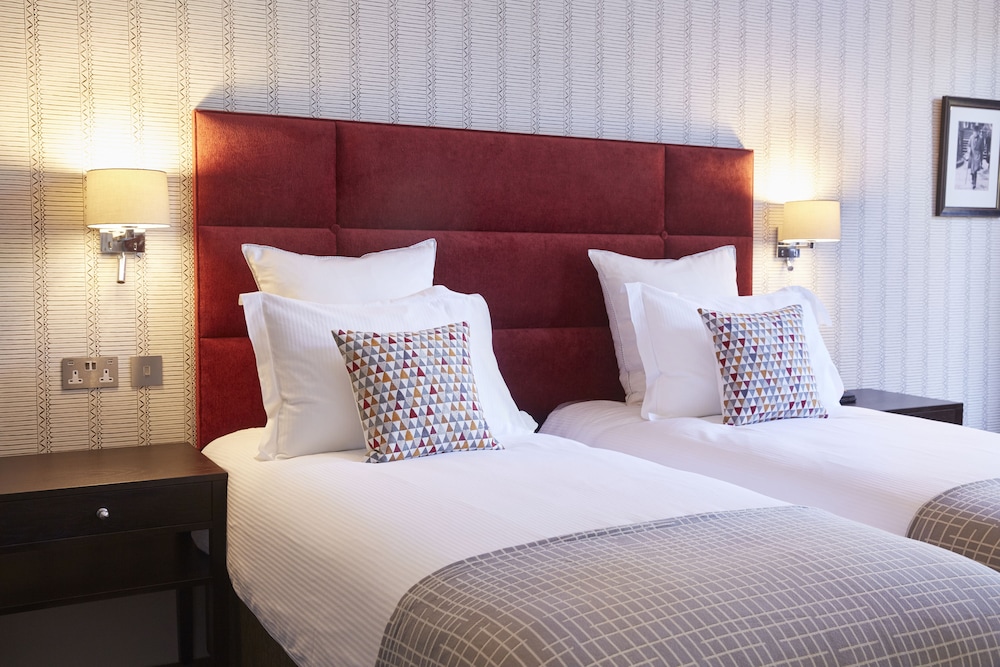 54 Queen’s Gate Hotel 20