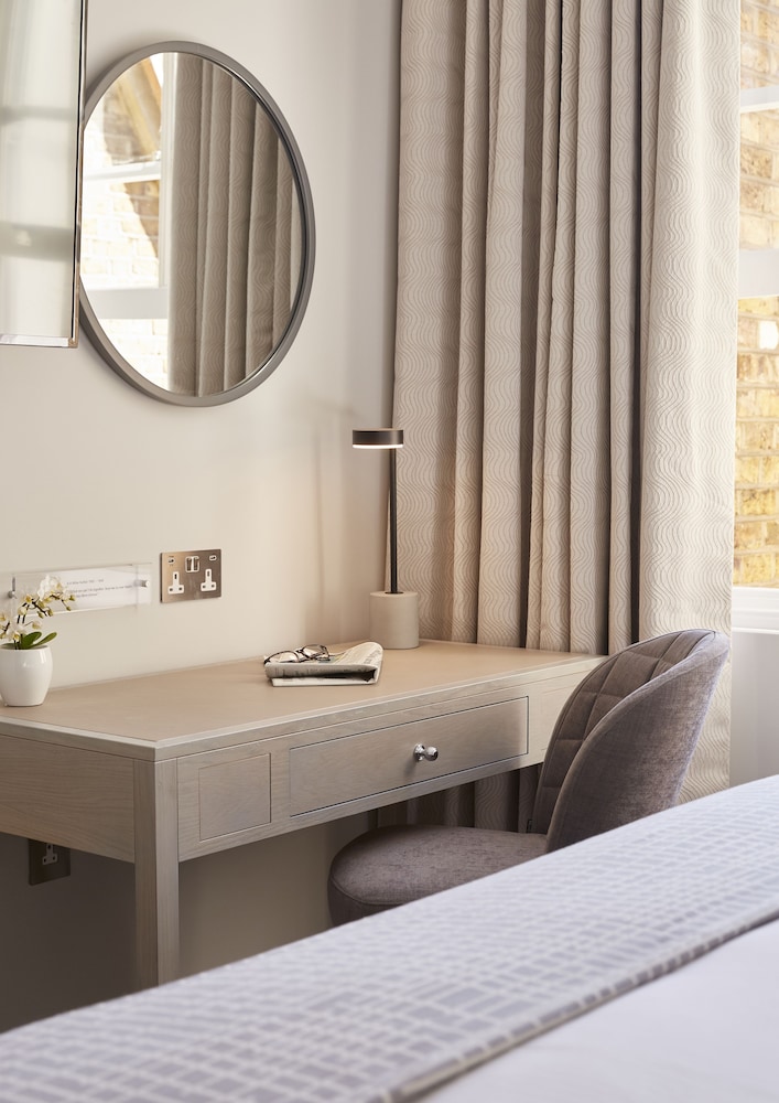 54 Queen’s Gate Hotel 21