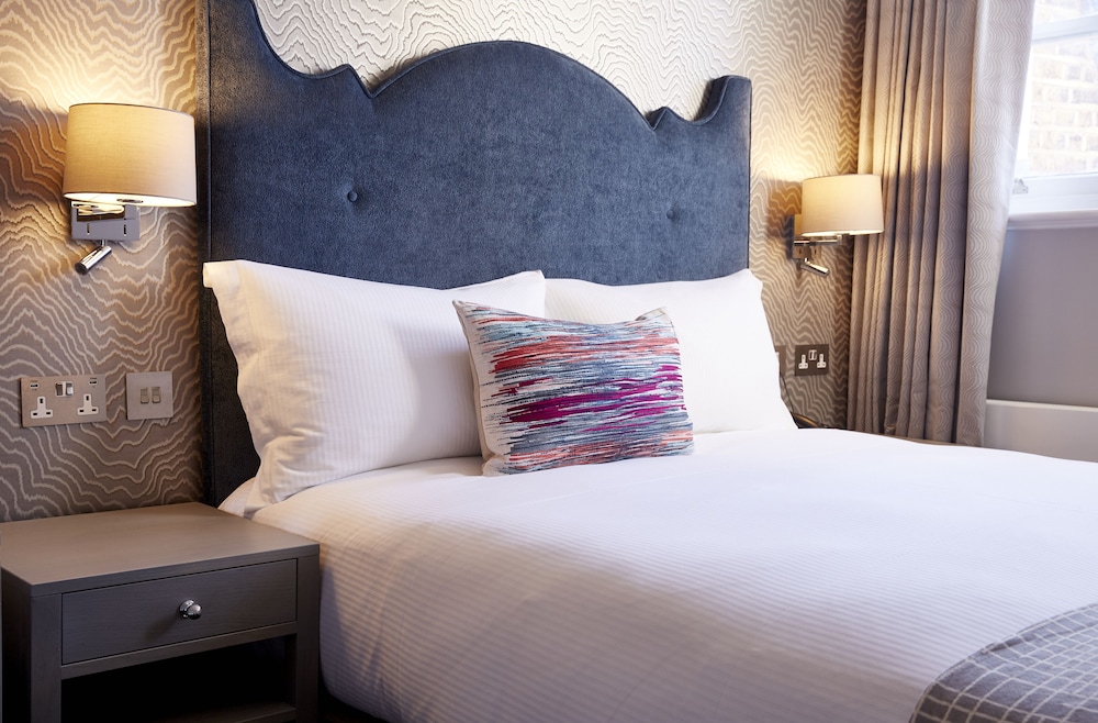 54 Queen’s Gate Hotel 18