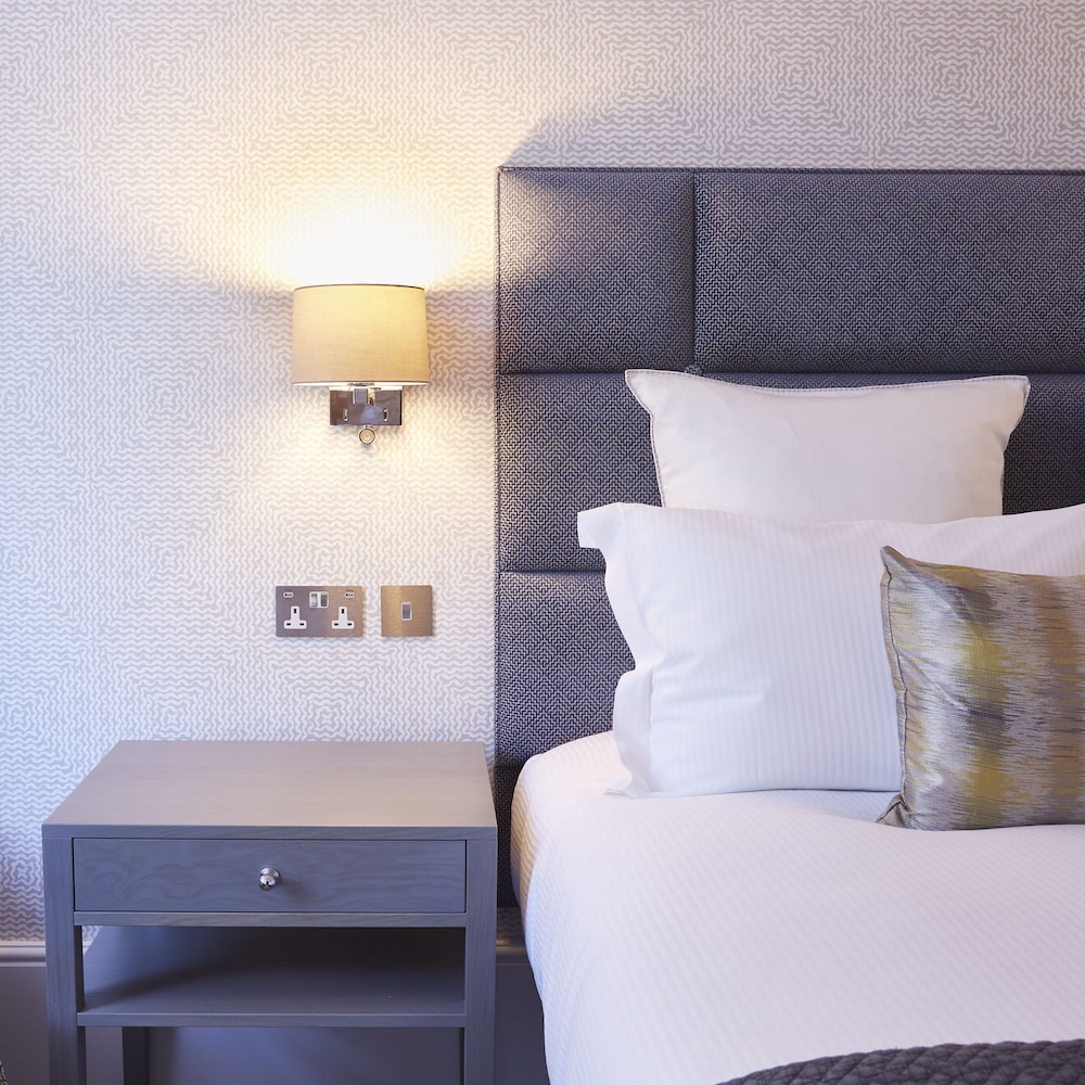 54 Queen’s Gate Hotel 14