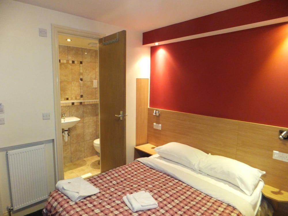 Carlton Hotel 18