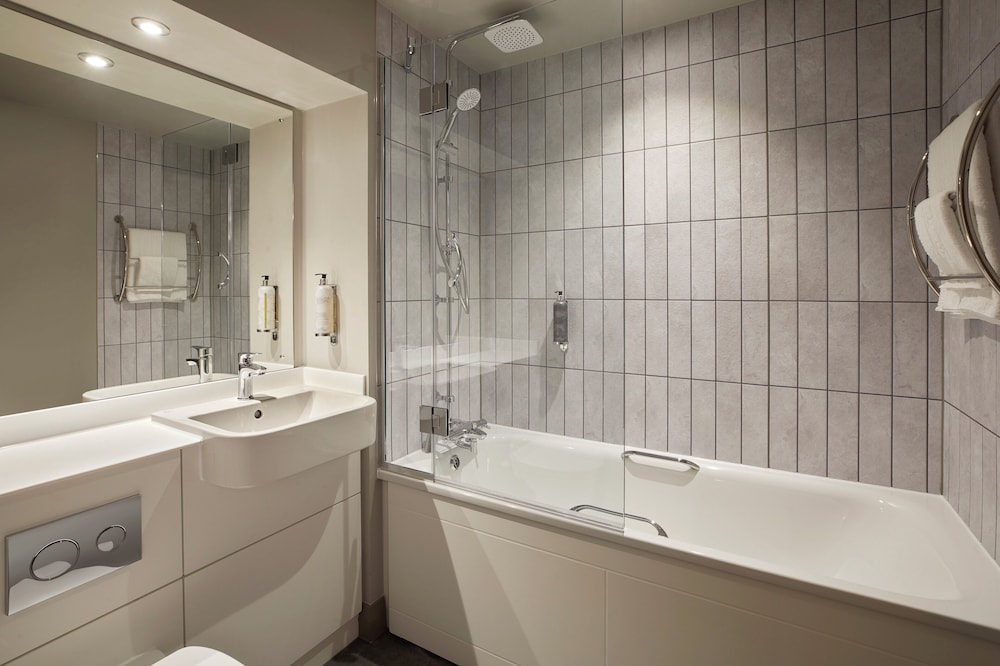 Premier Inn London Heathrow Airport Bath Road 23