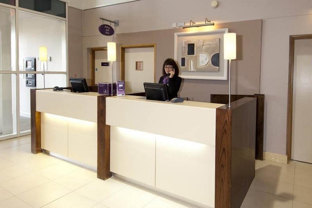 Premier Inn London Heathrow Airport Bath Road 3