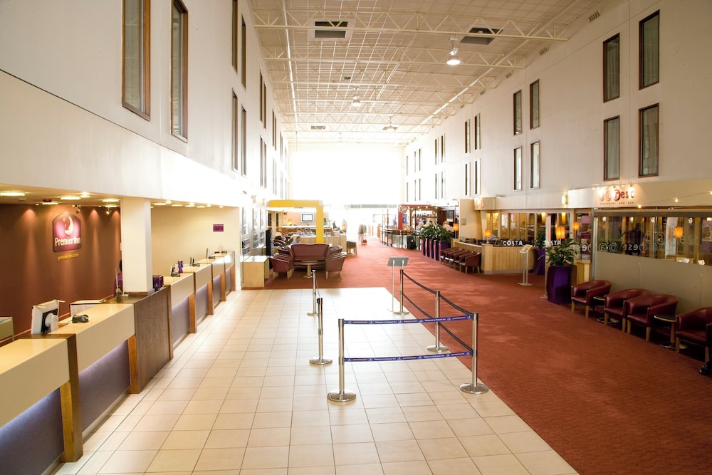 Premier Inn London Heathrow Airport Bath Road 10