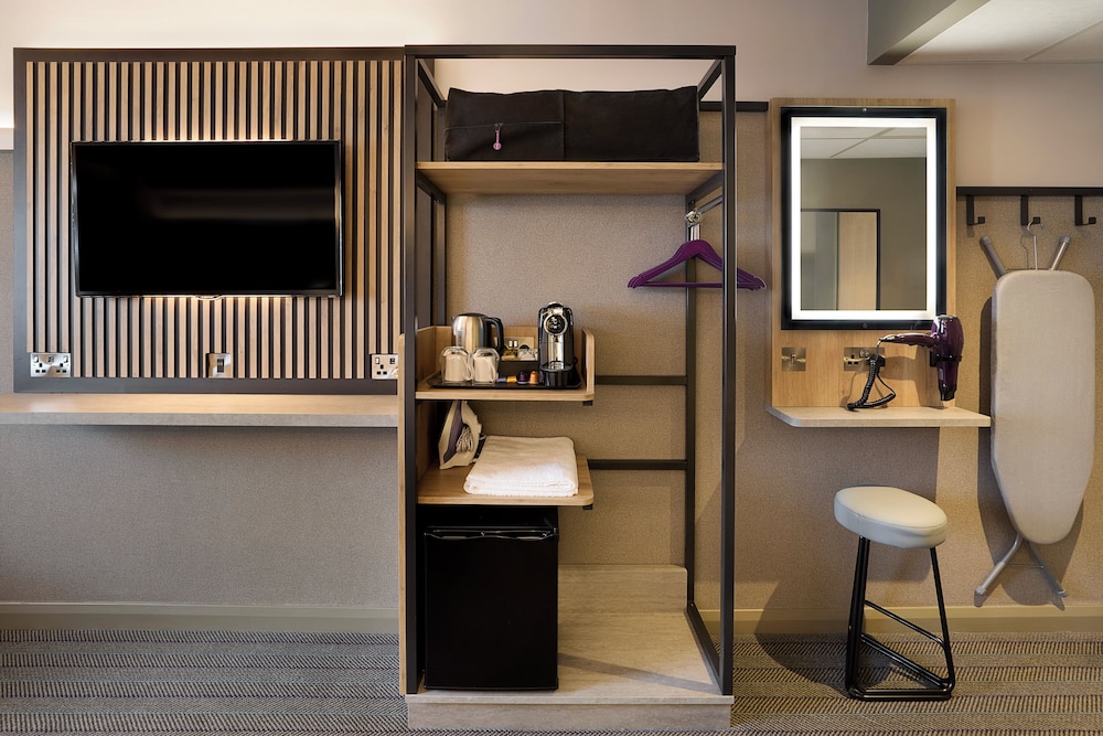 Premier Inn London Heathrow Airport Bath Road 22
