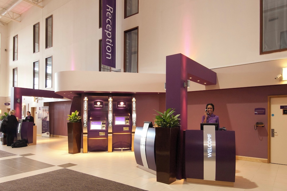 Premier Inn London Heathrow Airport Bath Road 13