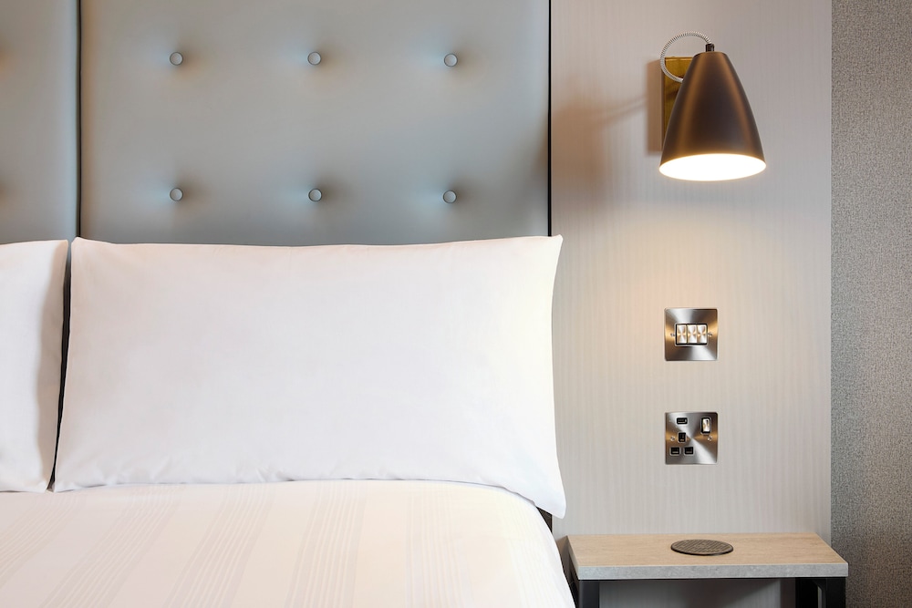Premier Inn London Heathrow Airport Bath Road 15