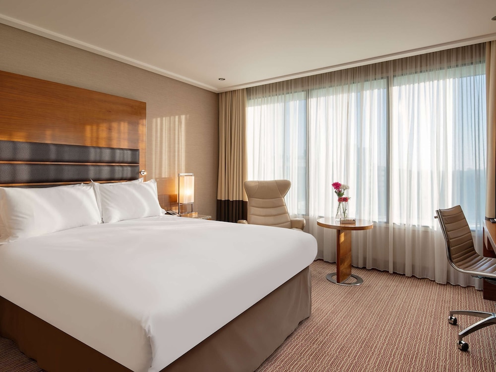 Sofitel London Heathrow 15