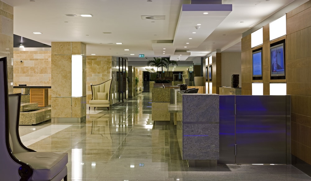 Sofitel London Heathrow 3