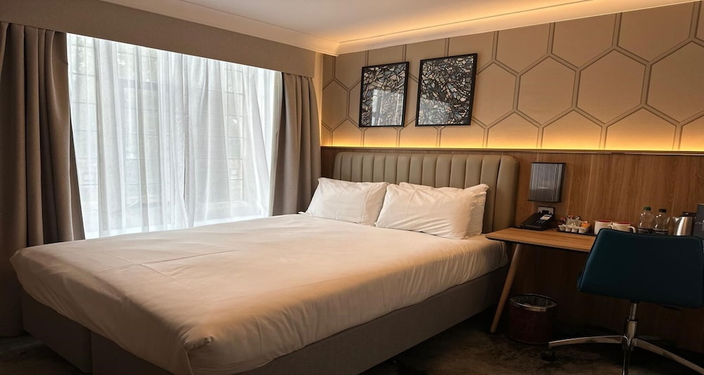 London Chigwell Prince Regent Hotel, BW Signature Collection 14