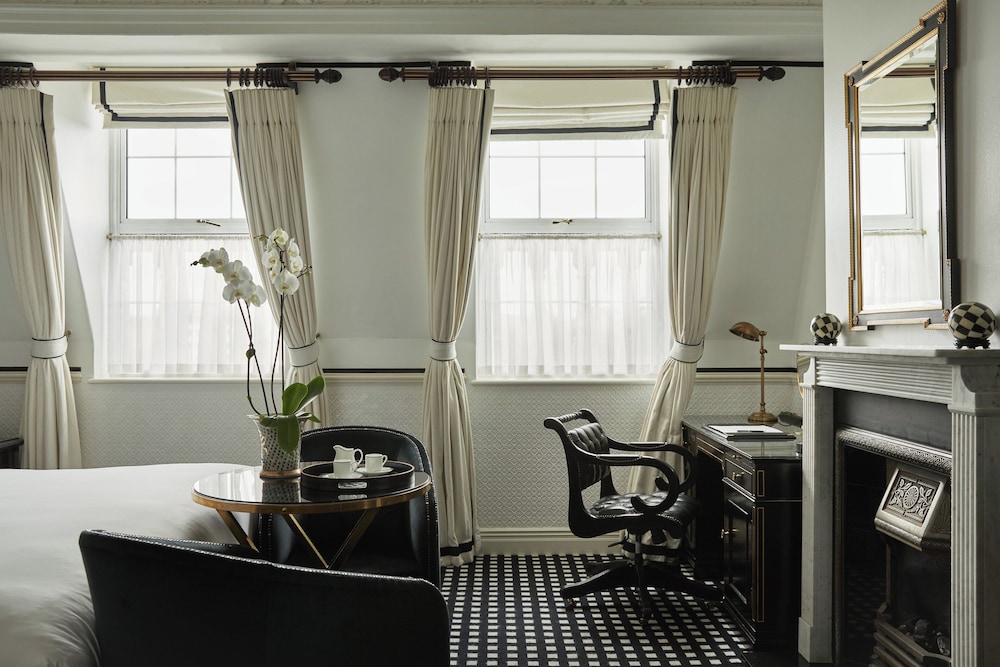 41 Hotel 17