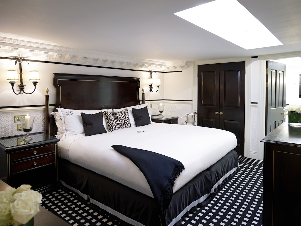 41 Hotel 12