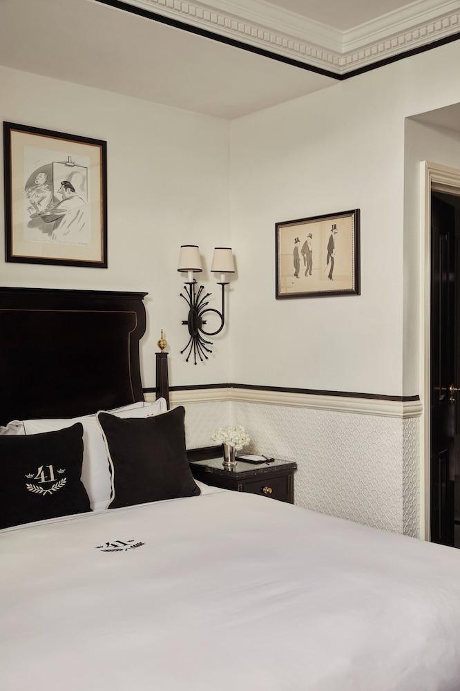 41 Hotel 24