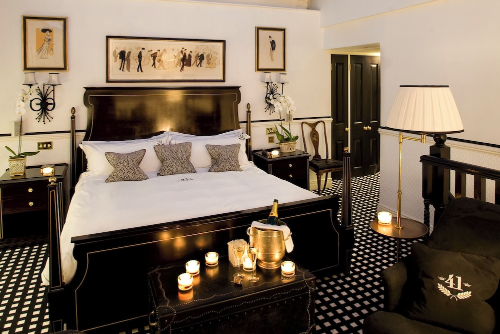 41 Hotel 22