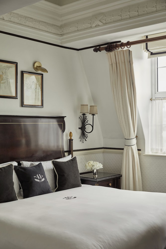 41 Hotel 19